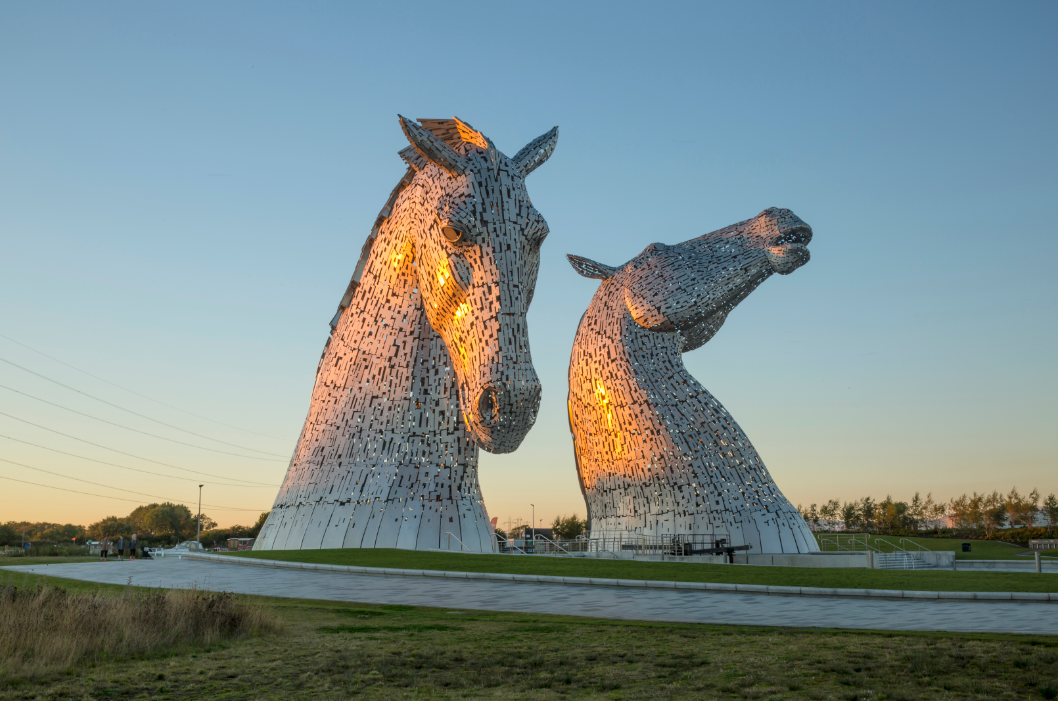 kelpies falkirk visitscotland ecosse arch2o motorway leggendarie cavalli teste scozia situate mascots viggiviaggi